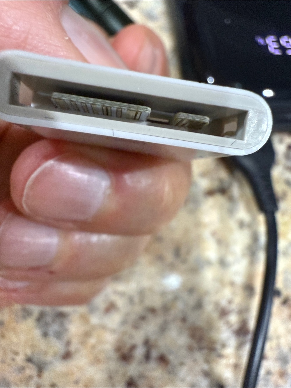 Apple White Lightning to 30‑Pin Adapter - Picture 4 of 9